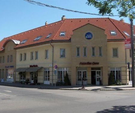 Hotel Panzio Sissi à Gödöllő Extérieur photo